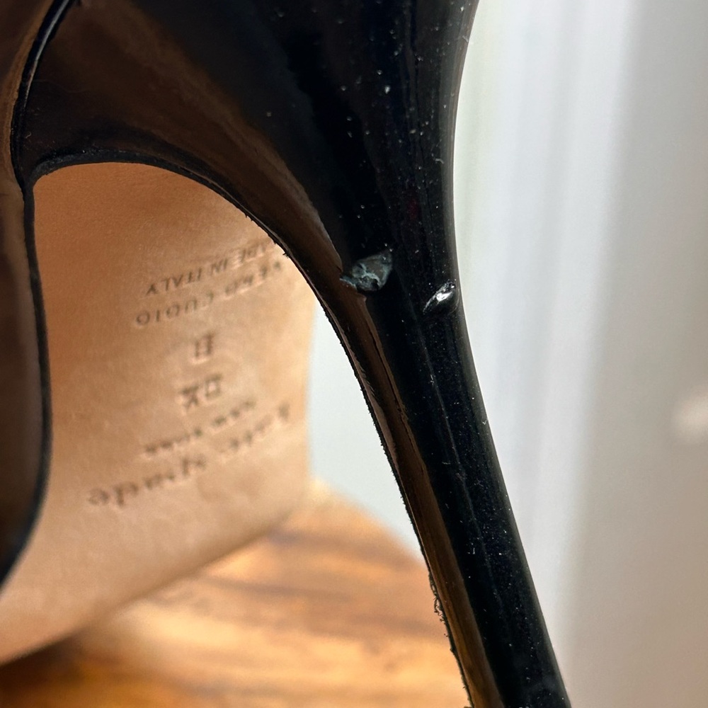 ♠️ Kate Spade Elegant Black Pumps with Gold Accent ♠️ - Picture 10 of 13